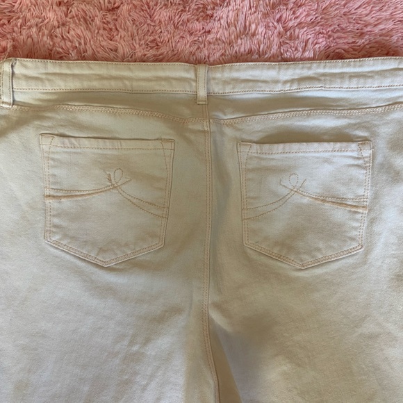 Pale Pink Capris by Reitman’s - Picture 4 of 5